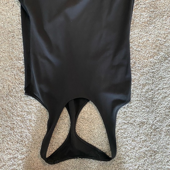 Black lulu lemon tank - Picture 5 of 5